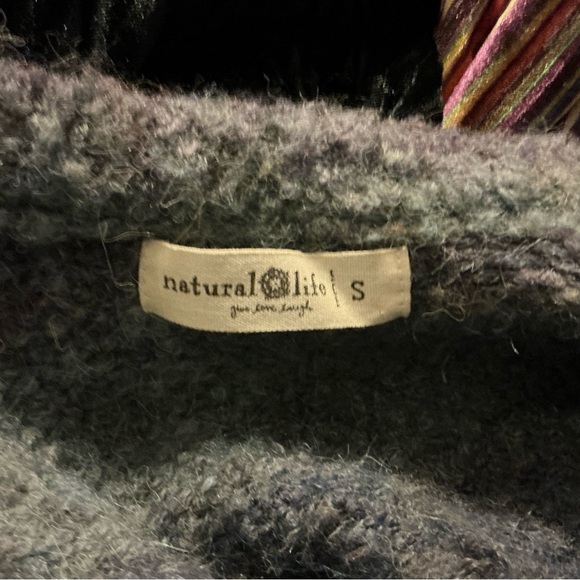 NATURAL LIFE Blue and Green V-Neck Sweater - Picture 2 of 2